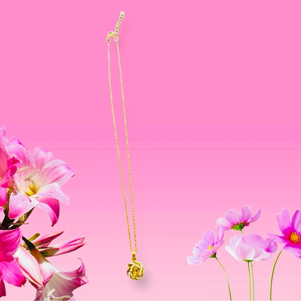 Beautiful Pendant Necklace - Picture 7 of 9